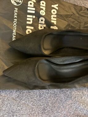 Classic Black Pointed Toe Pumps - Sleek Everyday Heels